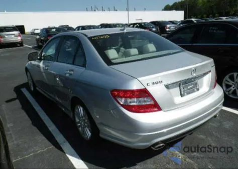 2009 Mercedes-Benz C300 4 Matic z USA, uszkodzony, nr VIN WDDGF81X19R085081